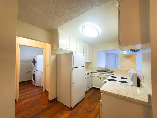 Photo - Emerald Vista Apartments