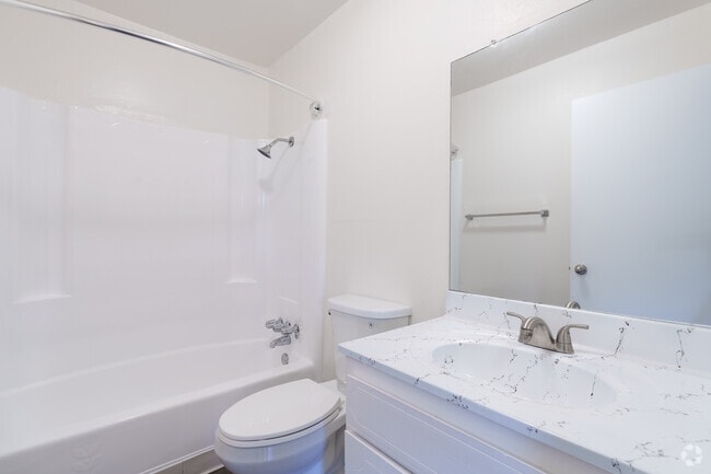 2BR, 1BA - The Aspen - Bathroom