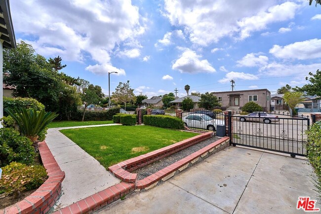 Photo - 1120 S Plymouth Blvd