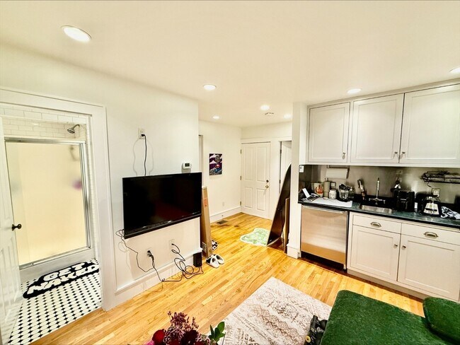 Photo - 11 Thacher Ct Unit 1