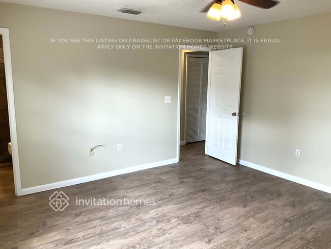 Photo - 4635 Robert St