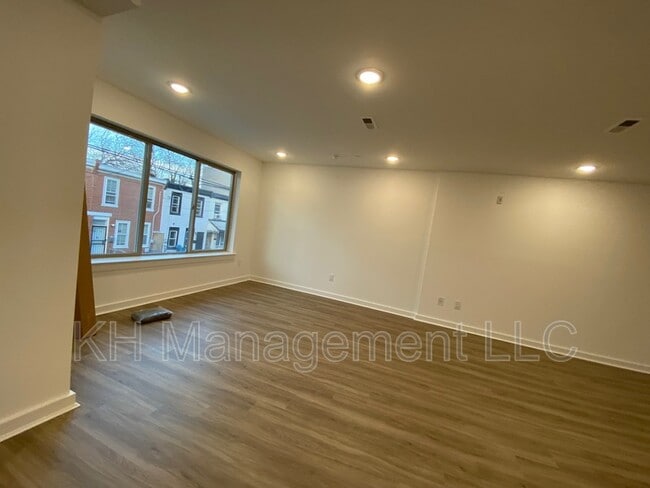 Photo - 3932-36 Mt Vernon St