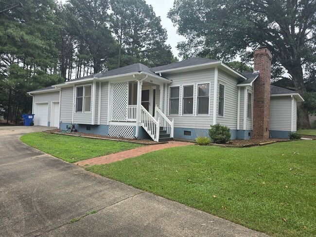 Building Photo - Quiet Neighborhood- Large Lot- Shed- Enclosed Sunroom! Community Pool & Tennis Courts!