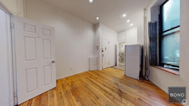 Building Photo - 214 E 10th St Unit 1 Rental