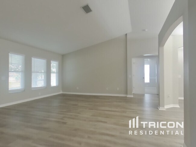 Photo - 308 116th St E