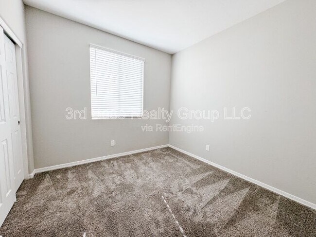 Photo - 20167 W Buchanan St