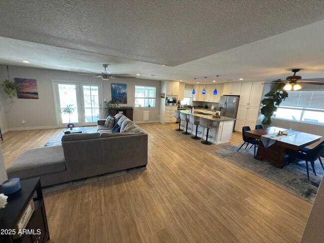 Photo - 2520 W Surrey Ave