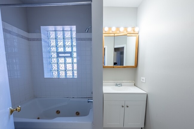 Photo - 6211 S Woodlawn Ave Unit B - Room 4