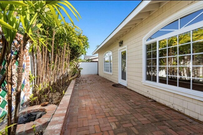 Photo - 369 E 20th St Casa