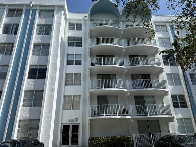 Building Photo - 482 NW 165th St Unit A-301