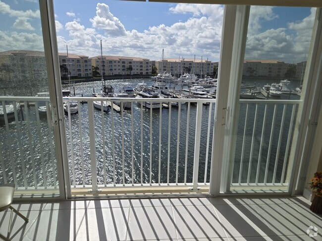 Building Photo - 9 Harbour Isle Dr E Unit 1 Rental