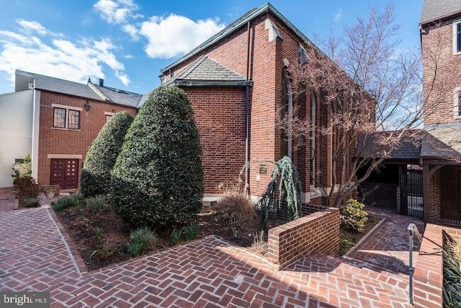 Building Photo - 1715 15th St NW Unit 5