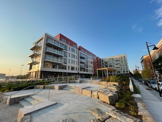 Building Photo - 99 Sumner St Unit 223