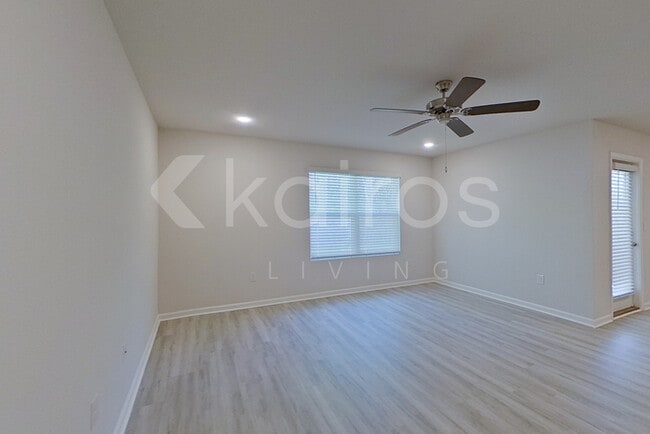 Photo - 301 Monarch Ln