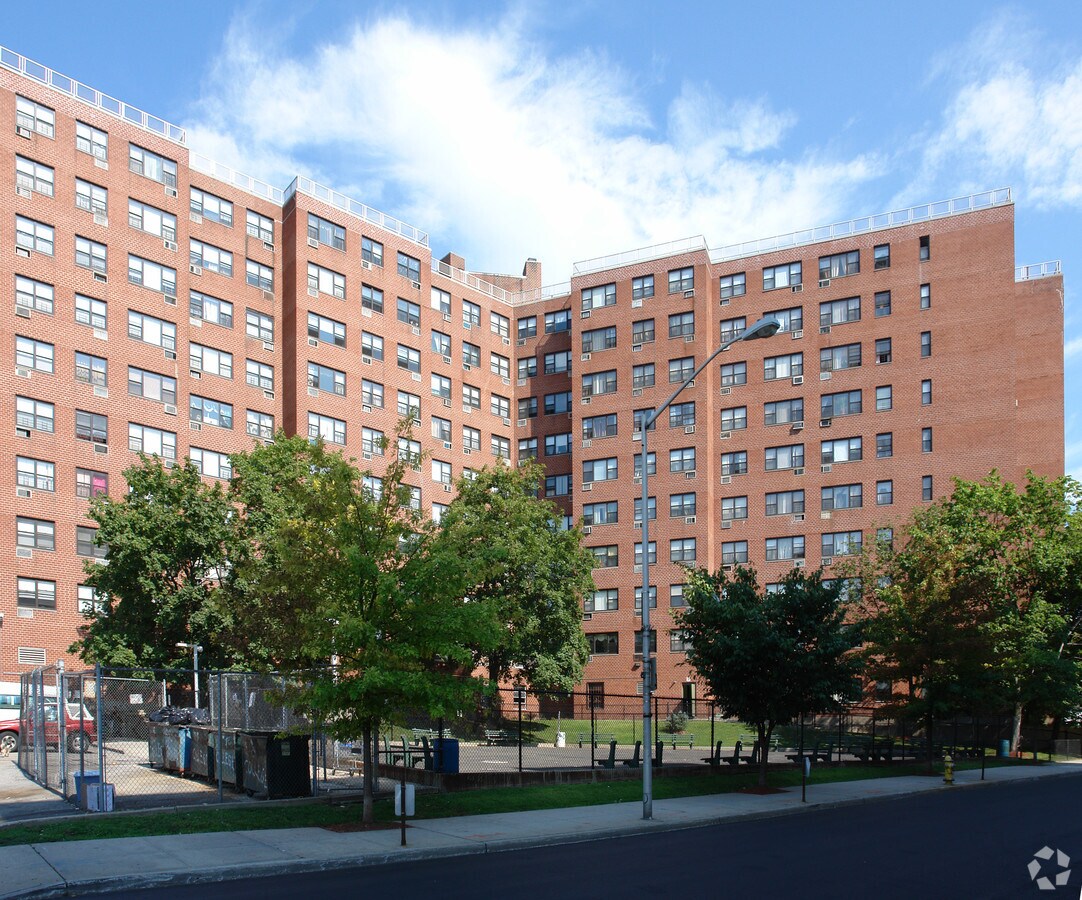 Photo - College Arms