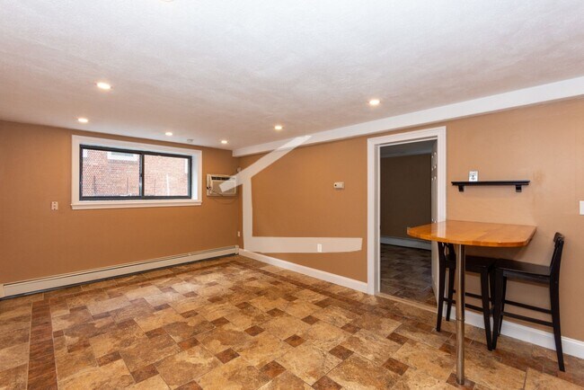 Photo - Nicely renovated pet friendly unit for 9/1.