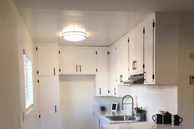 Building Photo - 14718 W Magnolia Blvd Unit #3