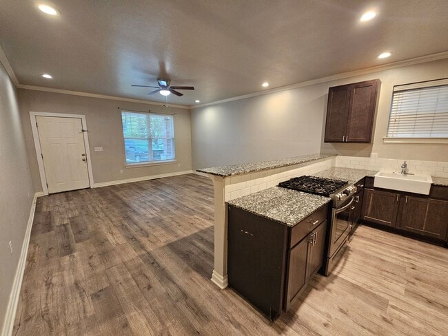 Photo - 106 Castro St