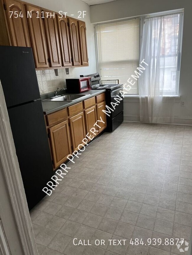 Building Photo - 754 N 11th St Unit 2F Rental