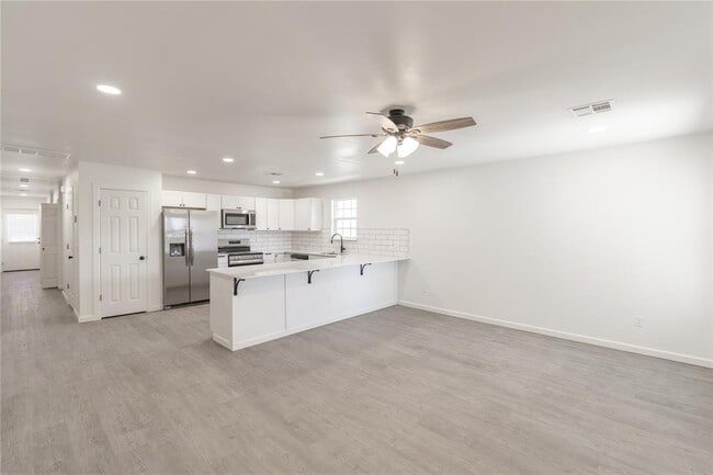 Photo - 785 NE 4th St