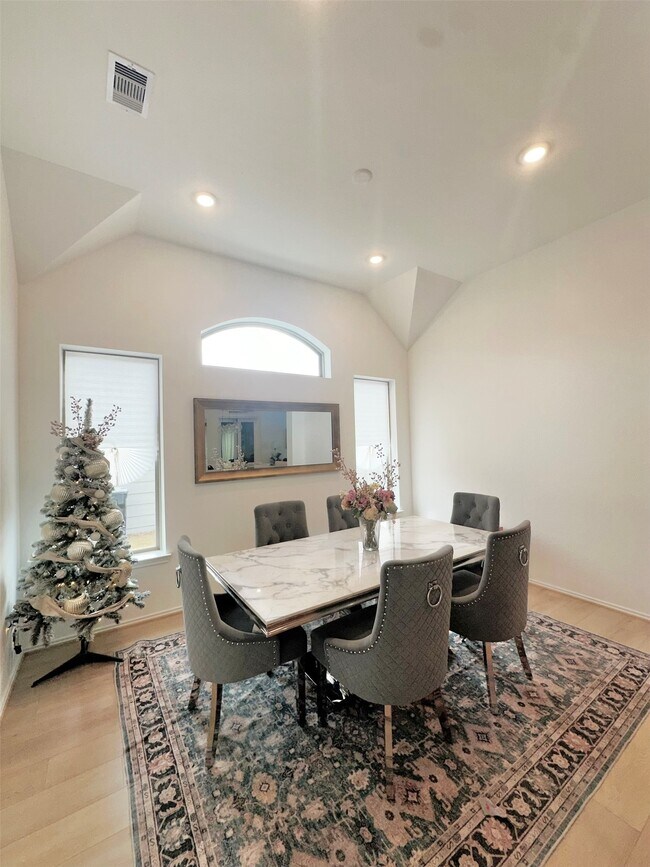 Photo - 4918 Mango Pk Ln