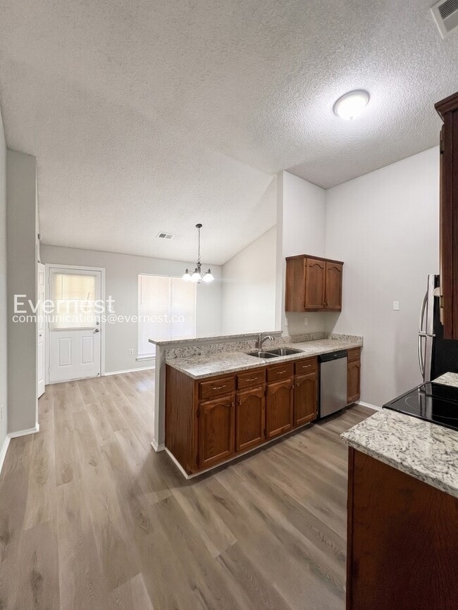 Photo - 1208 W E Ross Pkwy