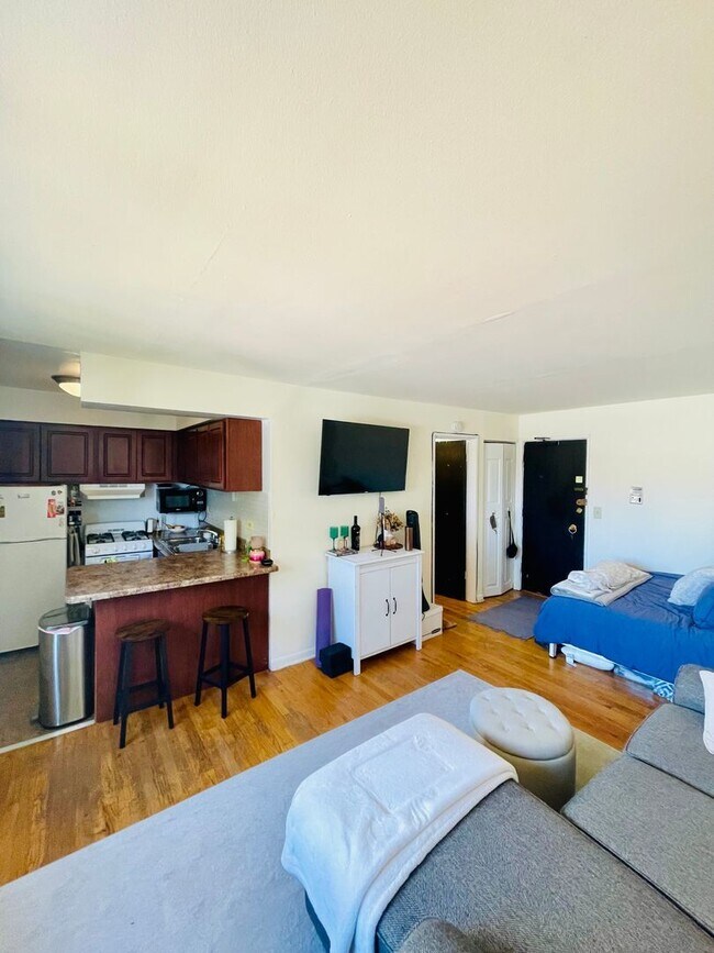 Photo - 3160 N Cambridge Ave