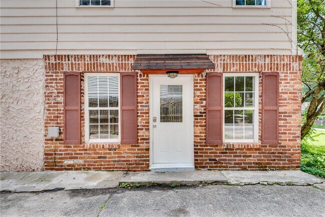 Photo - 1174 Gilbert St SE House