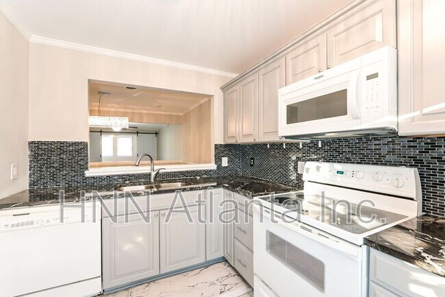Photo - 2505 W Broad St Unit 122