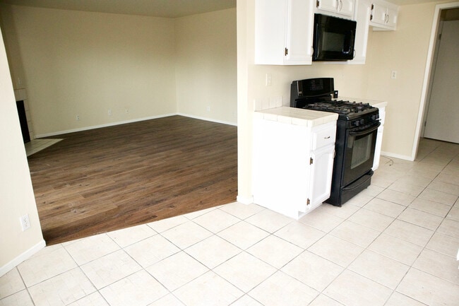 Photo - 1530 W 261st St