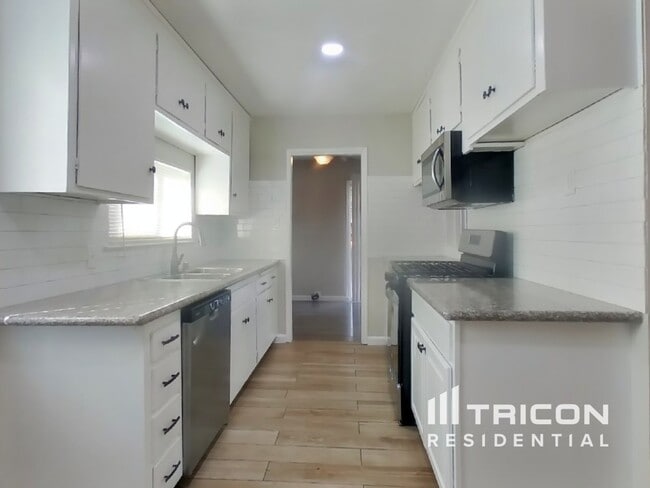 Photo - 7646 22nd St