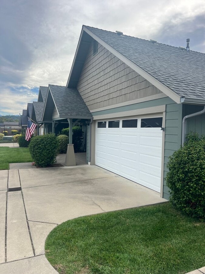 Cozy 2-Bed, 2-Bath home with Modern Touche... - Cozy 2-Bed, 2-Bath home with Modern Touche...