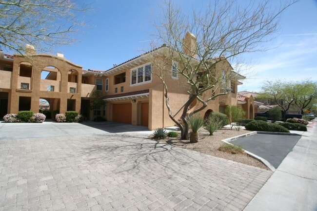 Photo - 820 Canterra St