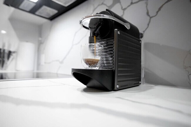 Photo - 1520 Av des Pins O Unit FL2-ID1310912P