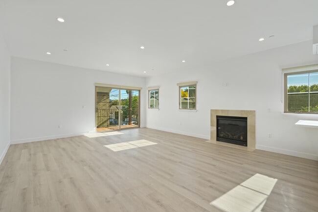 Photo - 11474 Moorpark St Unit 5