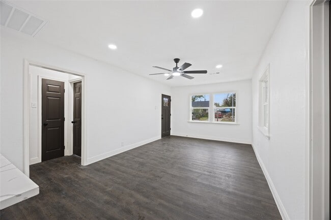 Photo - 125 Bolden St