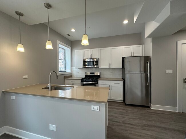 Photo - 2053 W Iowa St Unit 1