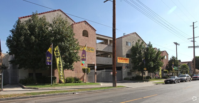 Photo - Palm House Apartments