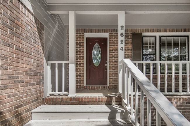 Building Photo - 2624 Excalibur Dr SE