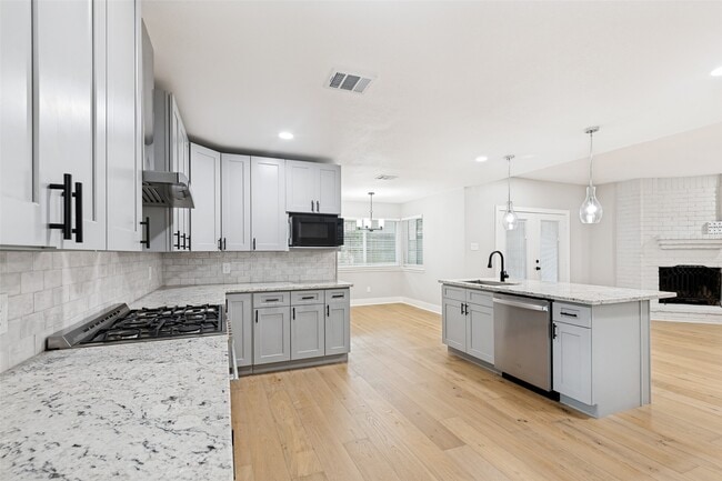 10903 Holly Springs Dr