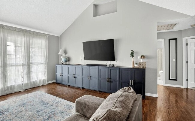 Photo - 752 S Troy Ave