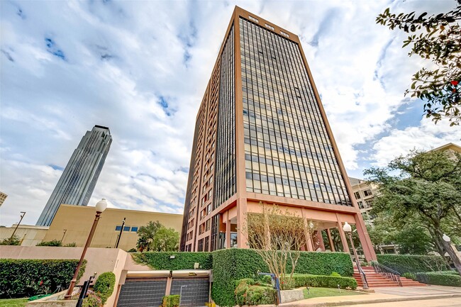 Building Photo - 5150 Hidalgo St Unit 402