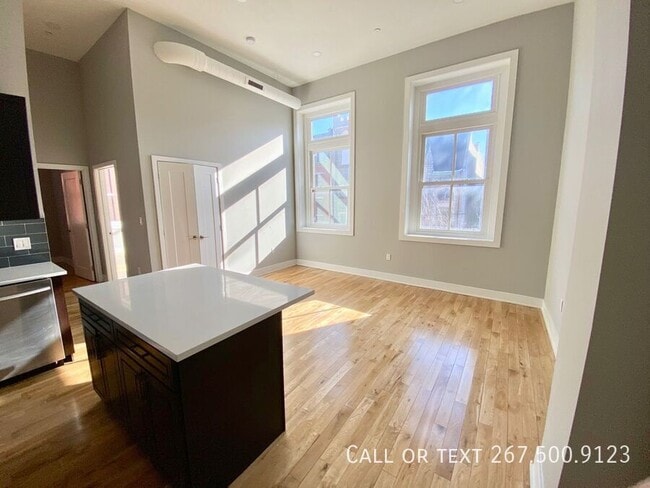 Building Photo - 1523 W Girard Ave Unit 201