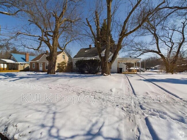 Building Photo - 871 Kennebec Ave Rental