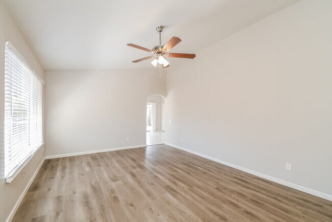 Photo - 5523 E Fairfield St