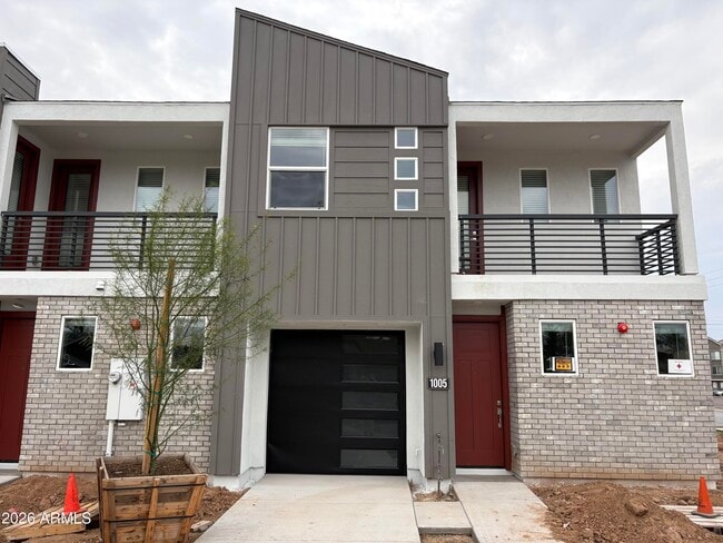 Building Photo - 1017 E Pasadena Ave