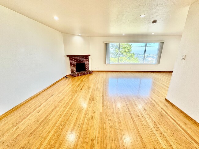 Photo - Updated Upstairs 3Bed/2Ba Home in Daly City with Views!