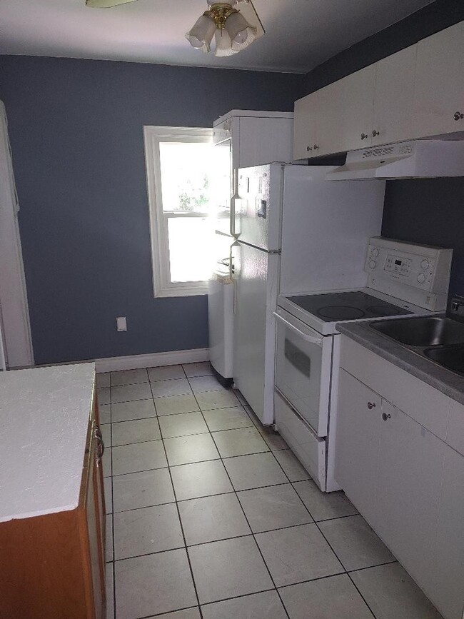 Photo - 1184 Moy Av Unit Upper