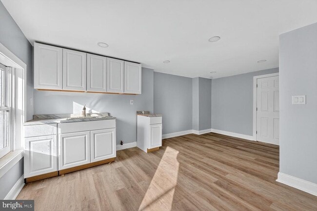 Building Photo - 11 N Willow St Unit 3