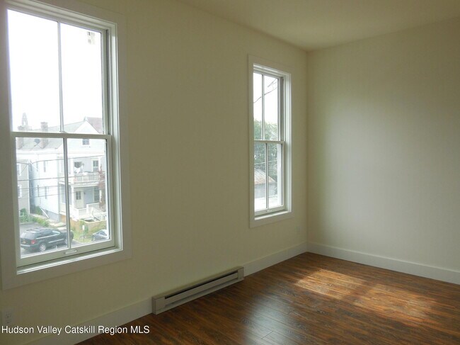 Photo - 431 Warren St